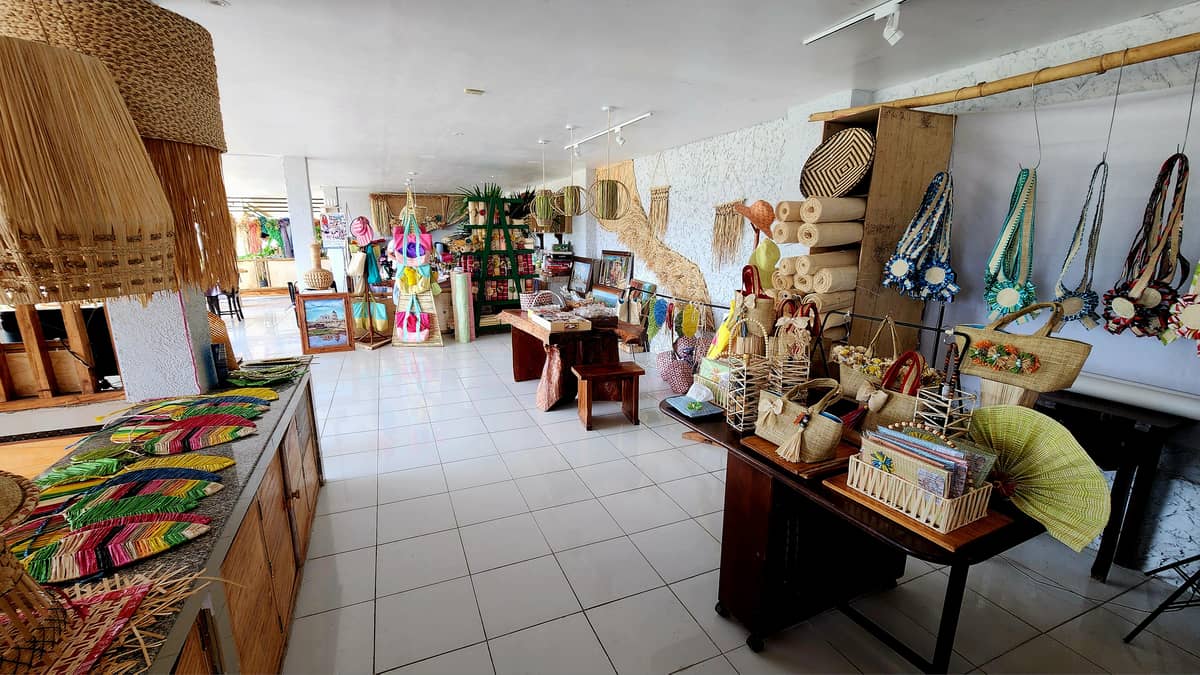 Saguran used in different items at the Tubigon Raffia Gallery.